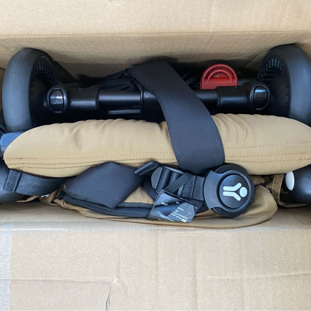 Babyzen Yoyo 2 Stroller & 6+ Color Pack Bundle Black w/ Toffee Floor Sample. - Picture 5 of 13